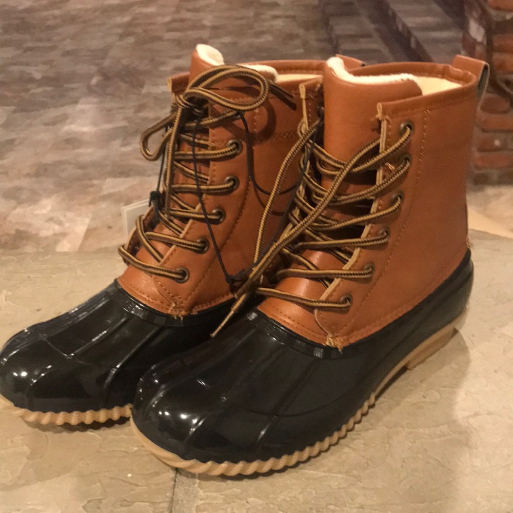NWT Jands Brown & Black Duck Boots
